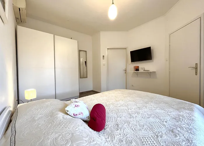 Center - With Private Terrace 2 *